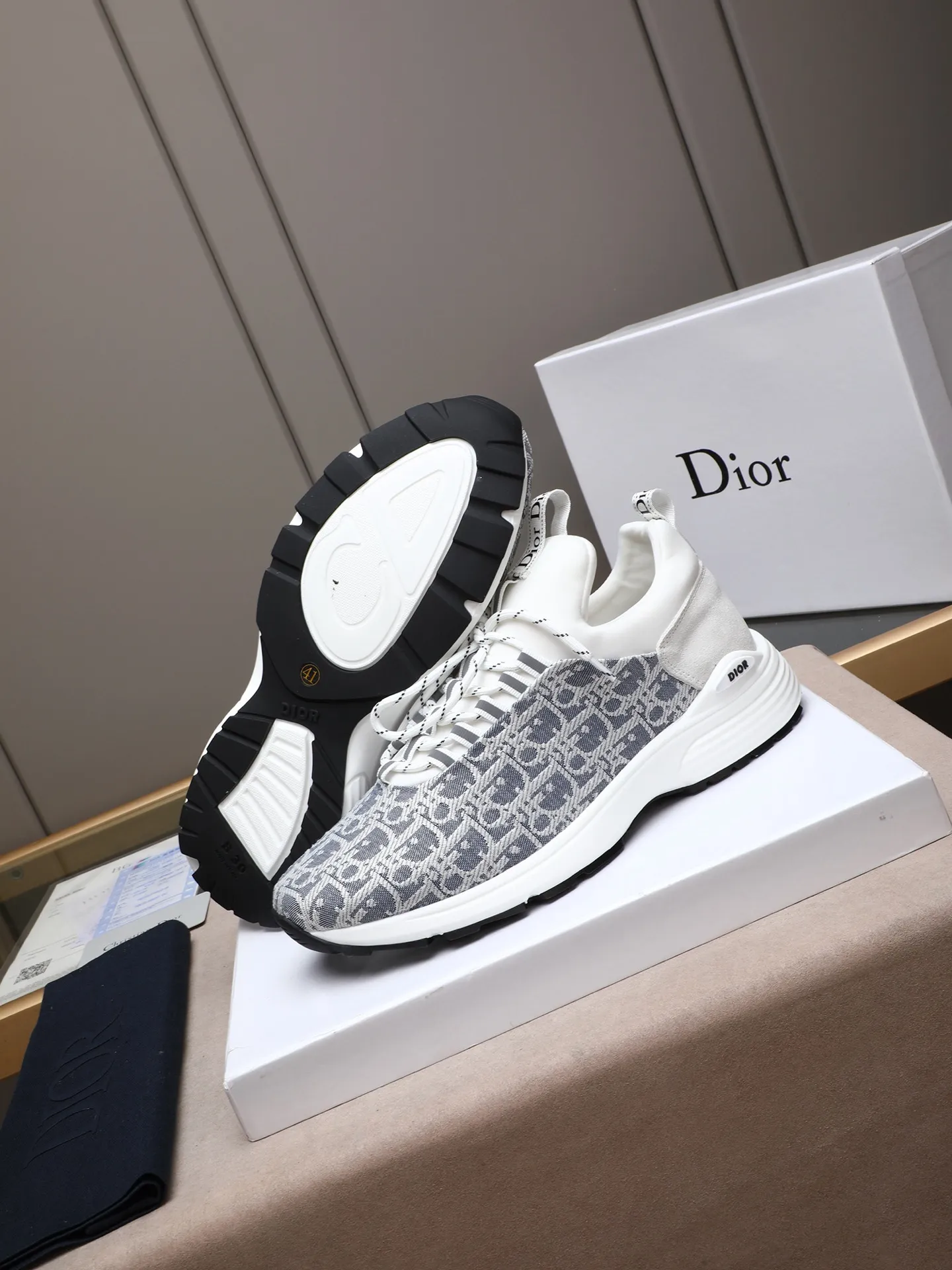 Men's shoes 💰440 💰Dior [Dior] 😘😘High-end series of casual men's shoes, simple and elegant👍👍👍The upper is made of first-layer genuine leather spliced ​​with Dior's special material [sun][sun]; imported first-layer sheepskin lining; special outsole, wear-resistant, lightweight, the overall design is harmonious and unified without lacking personality 👣🌟✨You deserve it! 3 colors😍Sizes 38~44. (45 custom-made) The picture above is a big seller🔥🔥🔥
